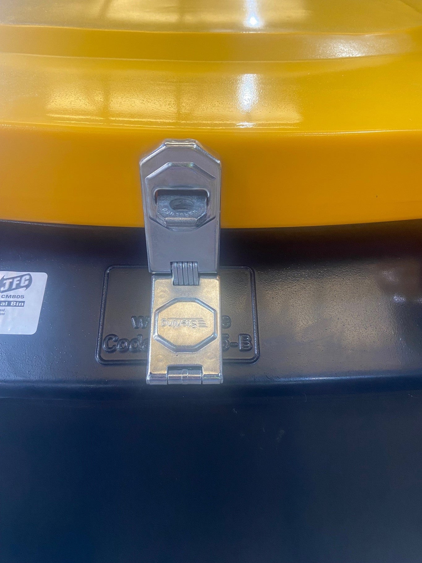 JFC CMB05-G Easy Empty Cubic Meter Lockable Meal Bin 1000L
